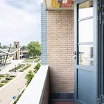 Modern Tilburg, Balcony & Kitchen טילבורג