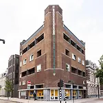 Modern Tilburg, Balcony & Kitchen * טילבורג