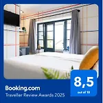Modern Tilburg, Balcony & Kitchen דירה טילבורג