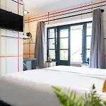 Modern Tilburg, Balcony & Kitchen טילבורג