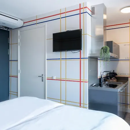 Modern Tilburg, Balcony & Kitchen דירה *