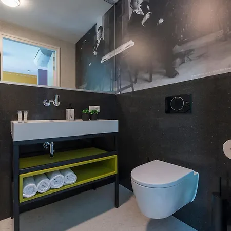 Modern Tilburg, Balcony & Kitchen 公寓 *