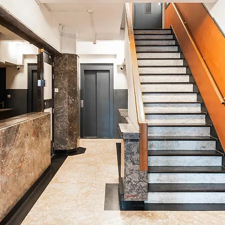 Modern Tilburg, Balcony & Kitchen טילבורג