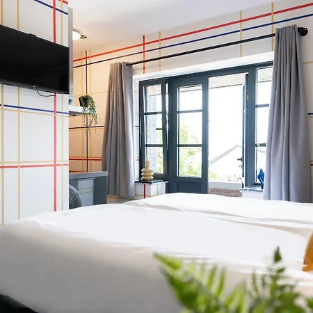 Modern Tilburg, Balcony & Kitchen טילבורג