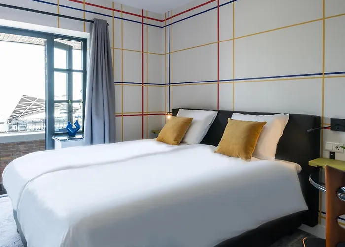 Apartman Modern Tilburg, Balcony & Kitchen *