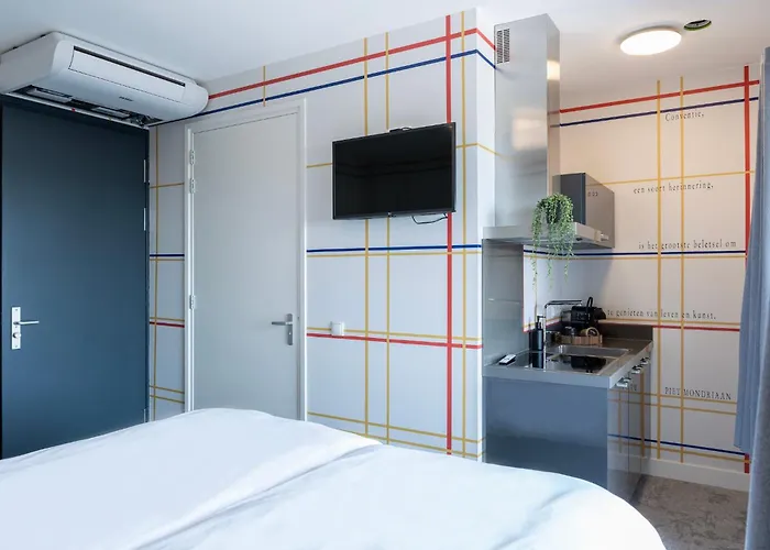 Modern Tilburg, Balcony & Kitchen Apartman *