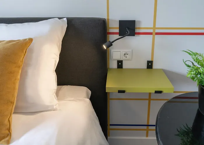 Appartement Modern Tilburg, Balcony & Kitchen *